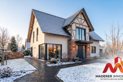 Winterliches-haus-maderer-immobilien | Maderer Immobilien Haus Winterfest Machen Nürnberg, Immobilie Frostschutz Franken, Wintercheck Haus Fürth, Maderer Immobilien