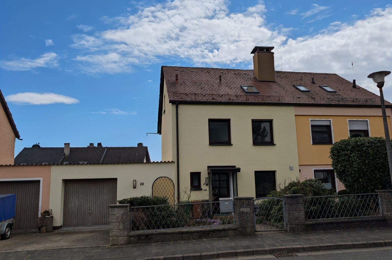 Vor Dem Haus Pic2 Rbs28dhh