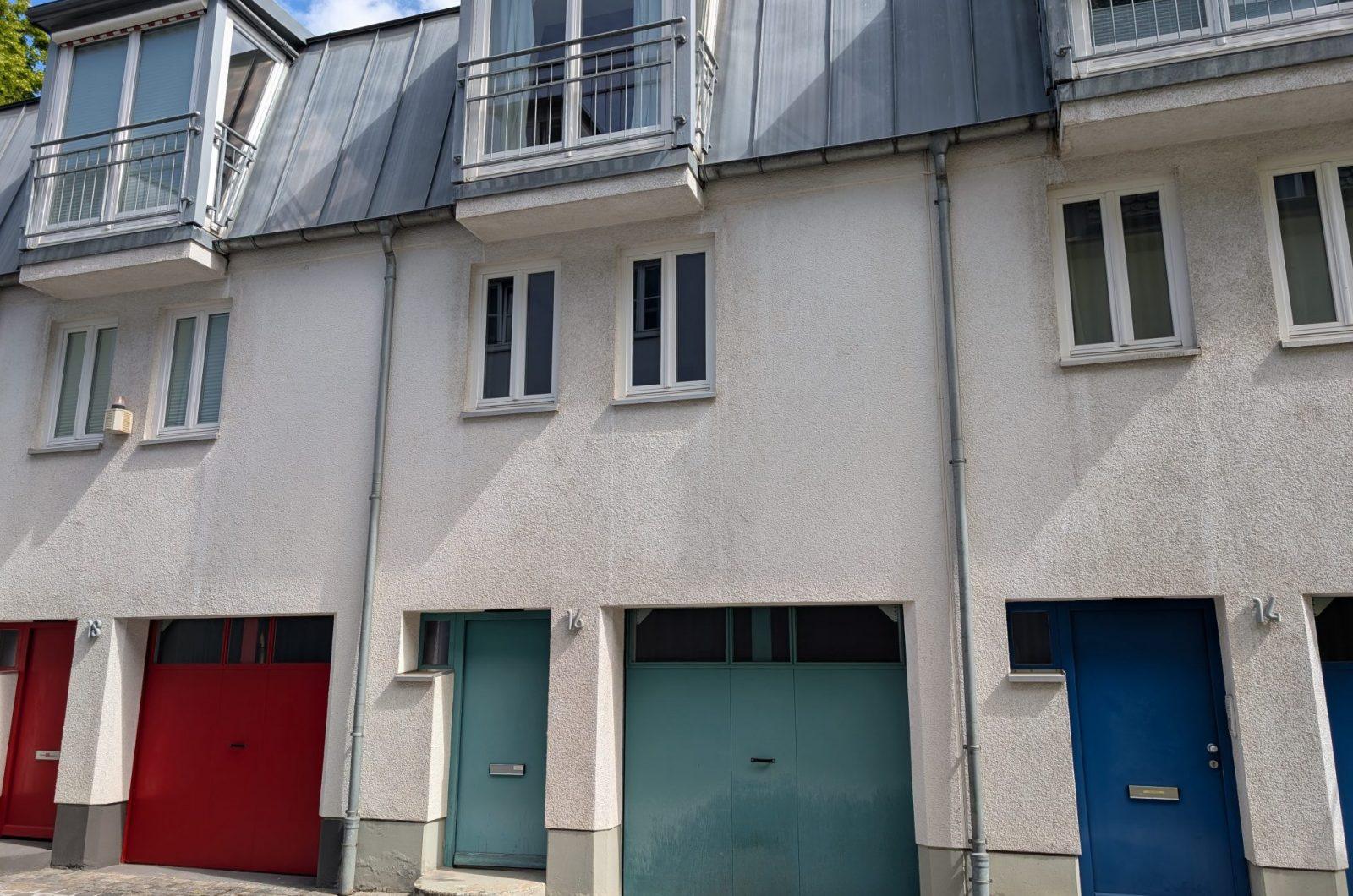 Vor dem Haus Pic1 OKBS16