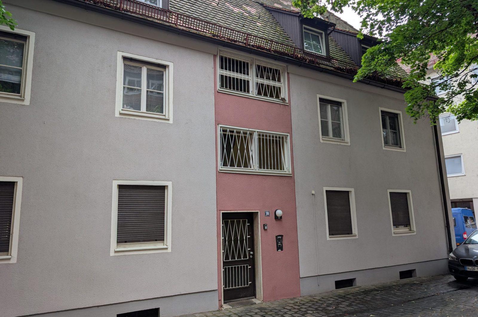 Vor dem Haus Pic1 SZ101MI