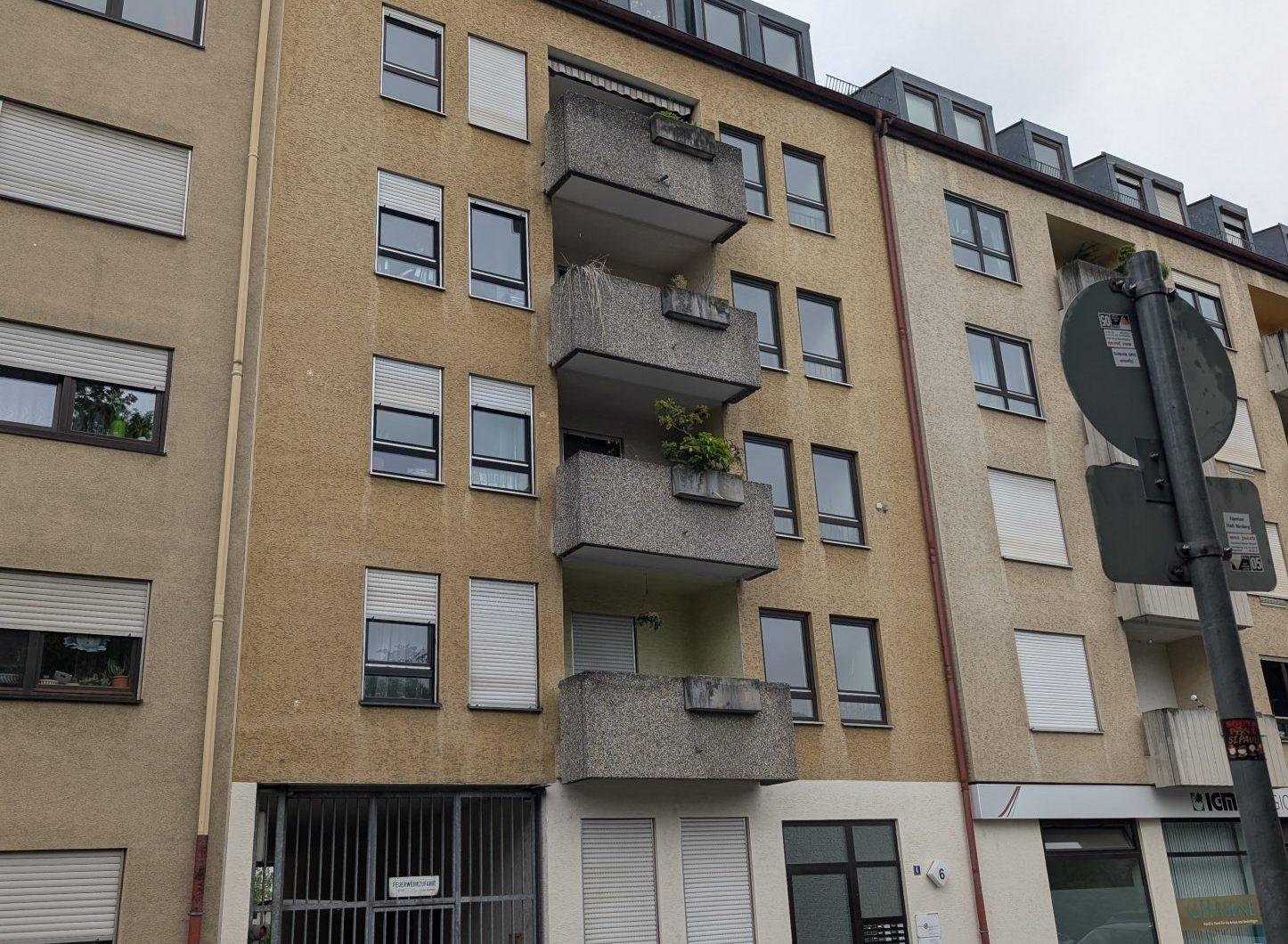 Vor Dem Haus Pic1 Vkhs65