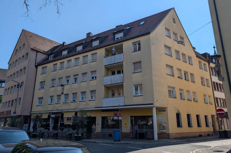 Vor dem Haus Pic1 JKB152RE