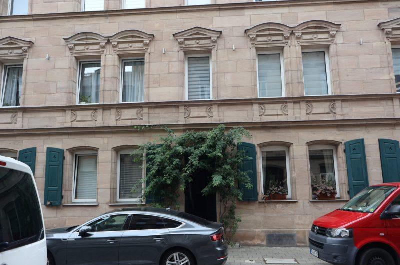 Vor dem Haus Pic1 MS390GEWFÜ