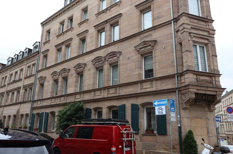 Vor dem Haus Pic2 MS390GEWFÜ