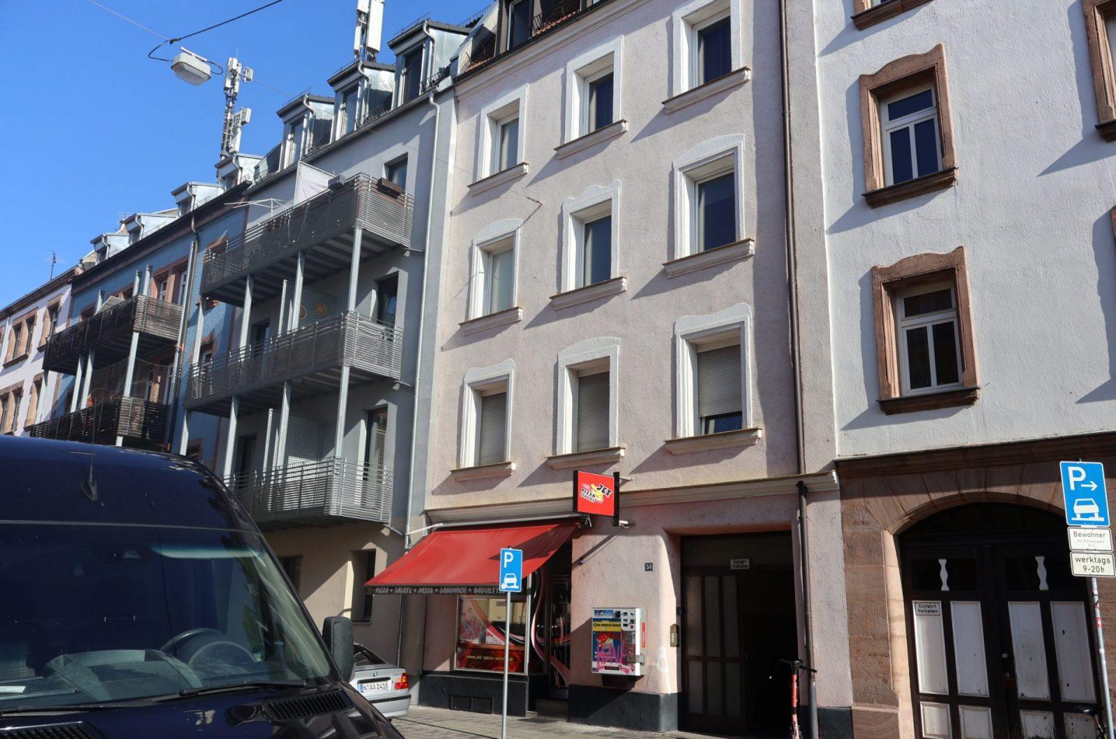 Vor Dem Haus Pic1 Vkwmsmfh