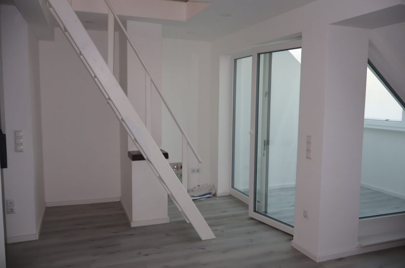 Wohnbereich zum Wintergarten der Erstbezugswohnung