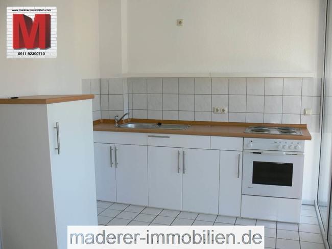 Vollwertige Einbauküche mit Elektrogeräten in der Mietwohnung Nürnberg.