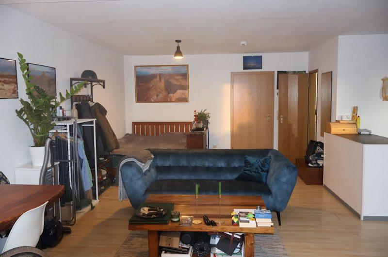 Blick in den großzügigen Wohnbereich der Mietwohnung – ideal für individuelles Einrichten.