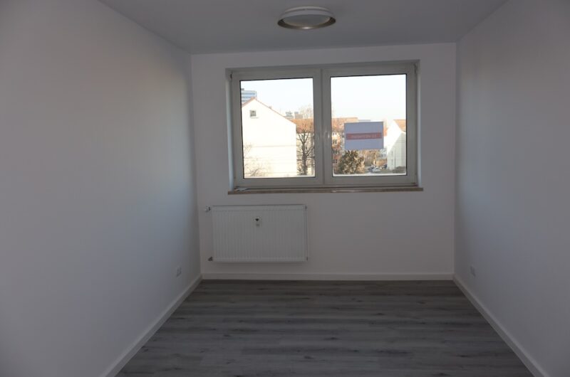 Schlafzimmer mit hochwertigem Vinylboden.