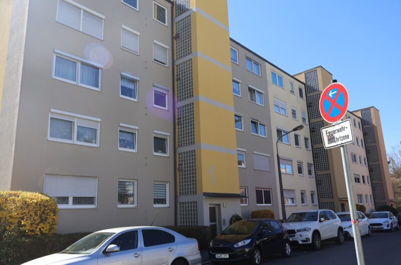 Gepflegte Außenansicht des Hauses mit Aufzug in Nürnberg