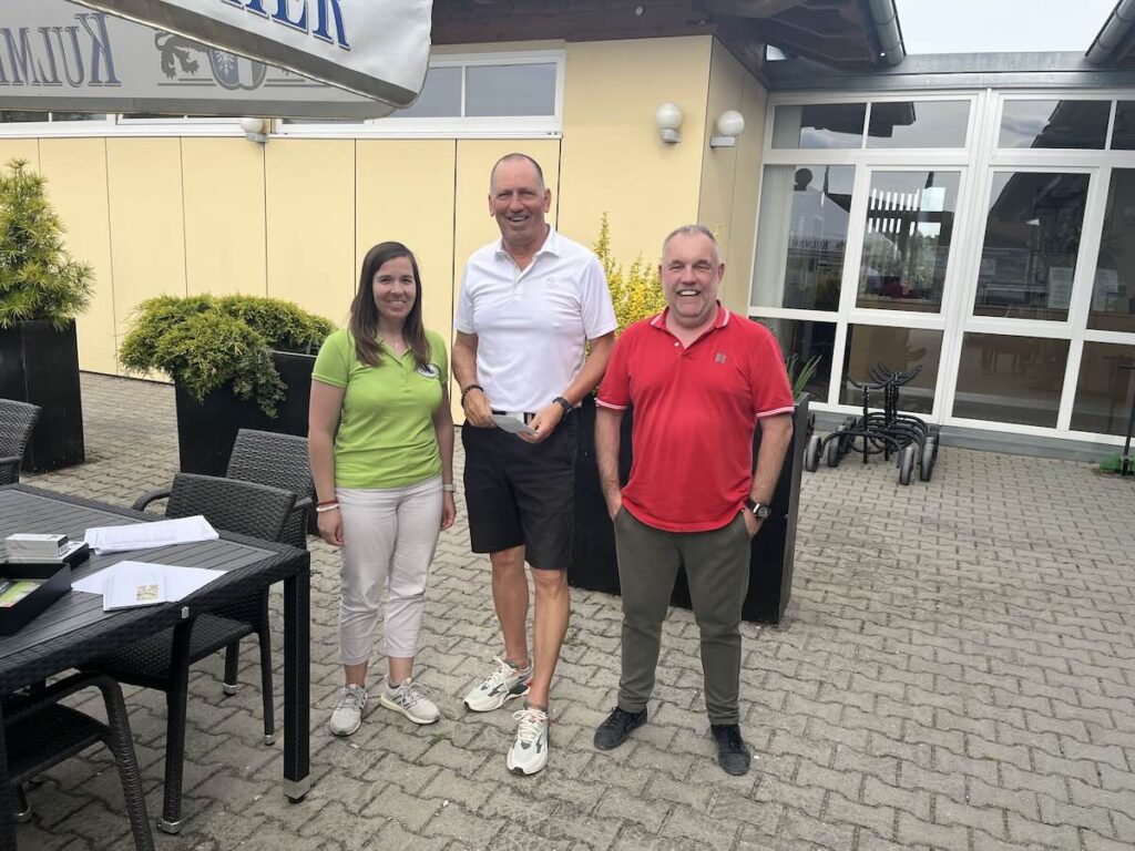 Maderer-immobilien-montagsturnier-nuernberg-birdiepool-bob-banish | Maderer Immobilien Bob Banish Gewinnt Als Einziger Spieler Den Birdiepool Beim Maderer Immobilien Montagsturnier Auf Der Golfrange Nürnberg