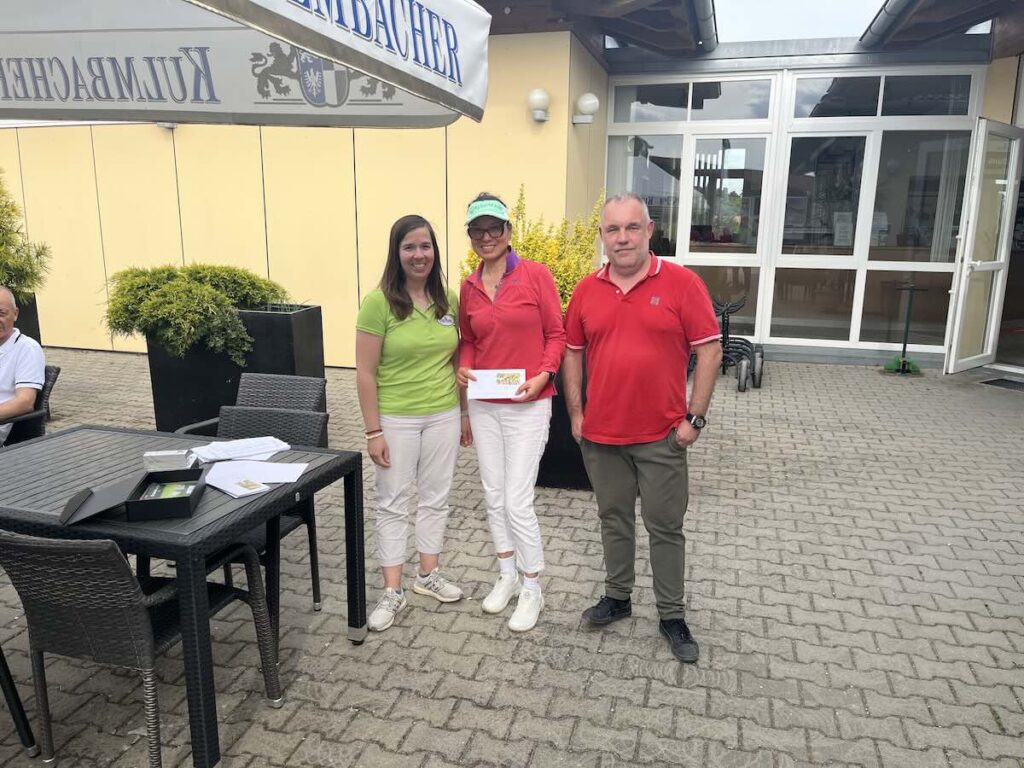 Maderer-immobilien-montagsturnier-nuernberg-netto-b-yuqian-zhou | Maderer Immobilien Yuqian Zhou Sichert Sich Den Ersten Platz in Der Netto Klasse B Beim-golfturnier Von Maderer Immobilien.