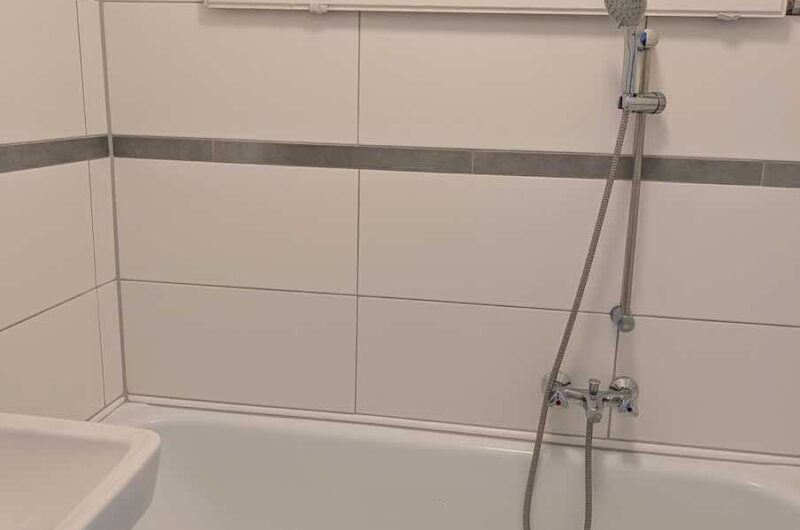 Gepflegtes Badezimmer mit Badewanne Mietwohnung Maxfeld