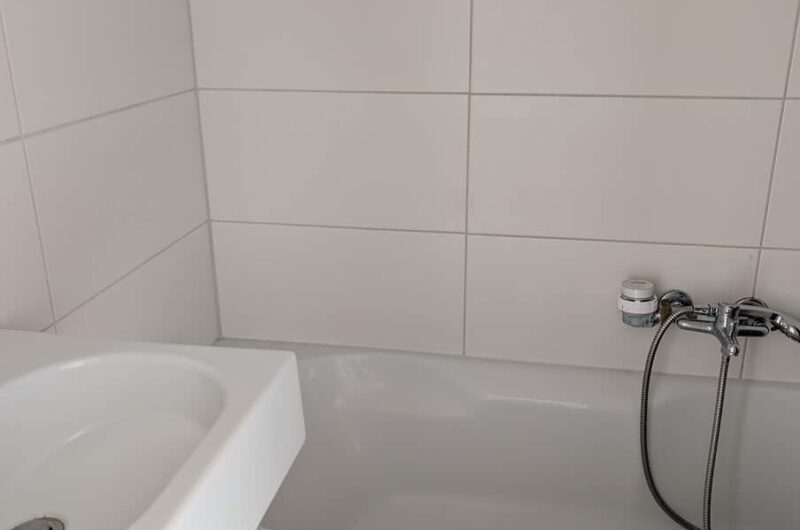 Gefliestes Bad Wanne Mietwohnung