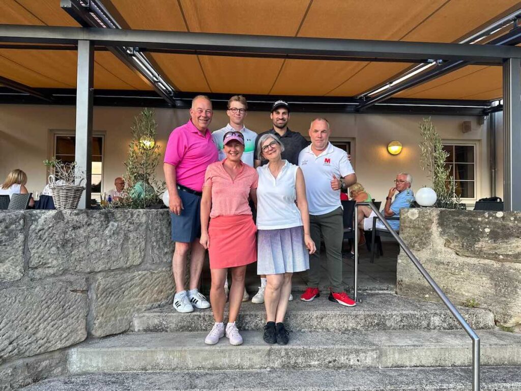 Maderer-immobilien-afterwork-turnier-lichtenau-gruppenfoto-sieger | Maderer Immobilien Erfolgreiche Premiere: Gruppenfoto Der Strahlenden Sieger Beim Ersten Maderer Immobilien Afterwork Turnier Im Golfclub Lichtenau Mit Clubmanager Volker Albrecht.