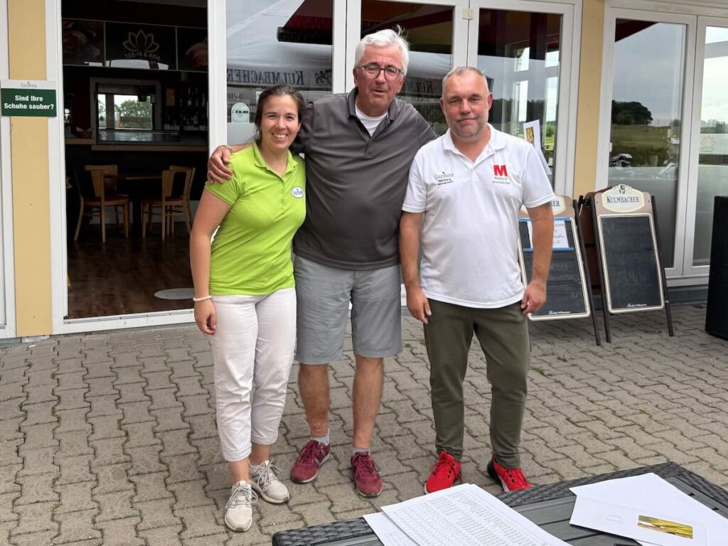 Maderer-immobilien-montagsturnier-nuernberg-netto-a-martin-f-hette | Maderer Immobilien Martin F. Hette Freut Sich über Seinen Sieg in Der Netto Klasse a Beim Maderer Immobilien After-work-turnier.