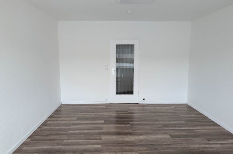 Helles Wohnzimmer Laminatboden Wohnung mieten Nürnberg Maxfeld