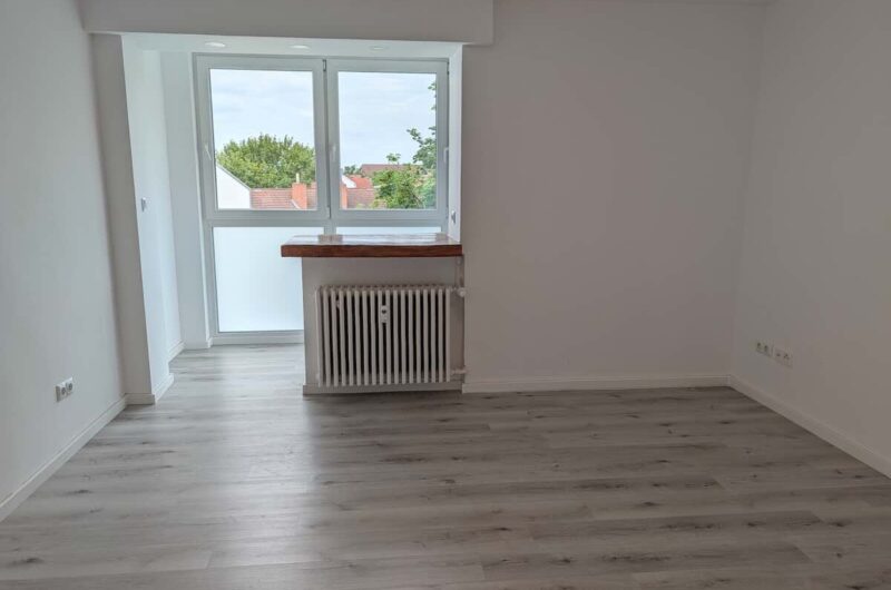 Helles Wohnzimmer Laminatboden Single Wohnung Nürnberg Maxfeld