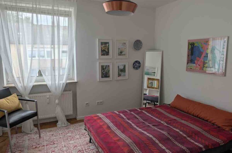 Flexibel nutzbares, helles Zimmer als Kinderzimmer oder Home-Office
