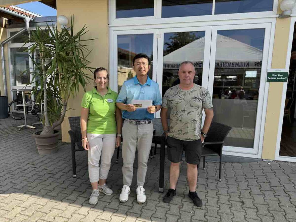 Xinyu Liu, Brutto-sieger Der Herren Beim 12. Maderer Immobilien Montagsturnier Auf Der Golfrange Nürnberg.