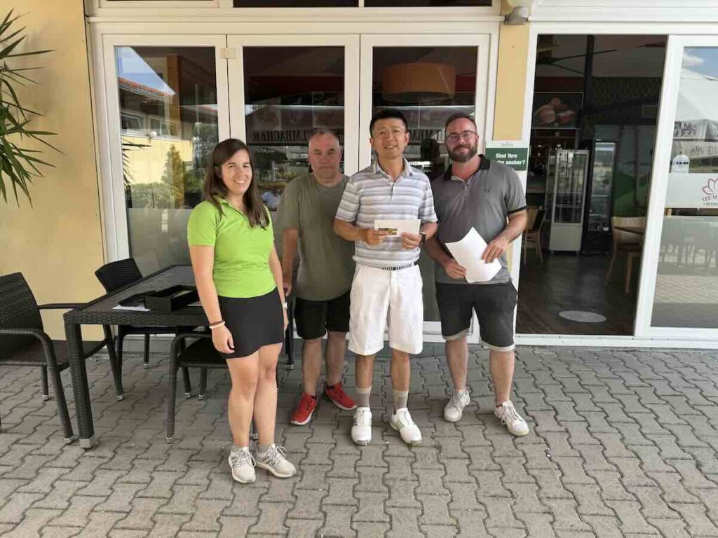 Xinyu Liu, Strahlender Brutto-sieger Der Herren Beim 11. Maderer Immobilien Montagsturnier Auf Der Golfrange Nürnberg.