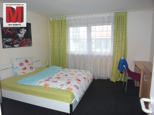 Schlafzimmer-moebliert-mietwohnung-nuernberg-st-peter | Maderer Immobilien Helles, Modern Eingerichtetes Schlafzimmer Der Möblierten Mietwohnung in Nürnberg St. Peter.