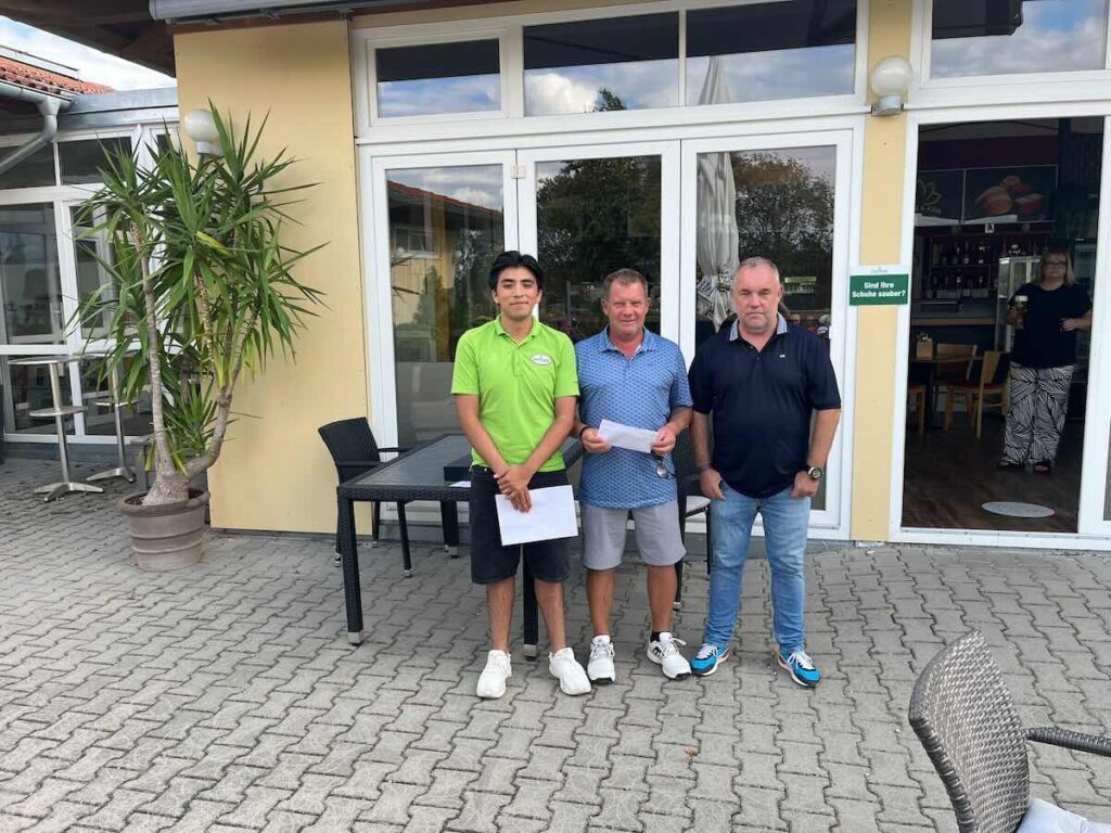 Maderer-immobilien-montagsturnier-nuernberg-birdiepool-stefan-probst-16 | Maderer Immobilien Stefan Probst Krönt Seinen Netto-sieg Mit Einem Anteil Am Birdiepool Auf Der Golfrange Nürnberg.