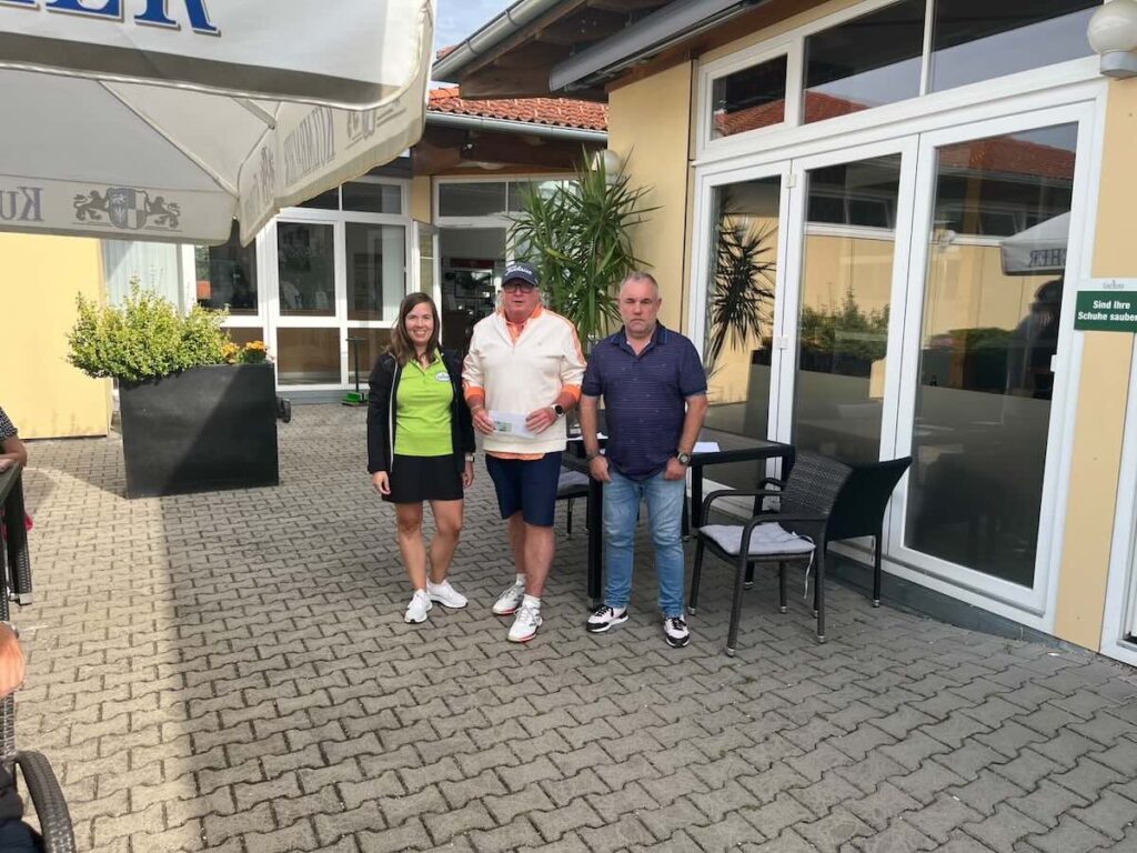 Maderer-immobilien-montagsturnier-nuernberg-birdiepool-thomas-faerber-17 | Maderer Immobilien Thomas Färber Freut Sich über Seinen Anteil Am Birdiepool Auf Der Golfrange Nürnberg.