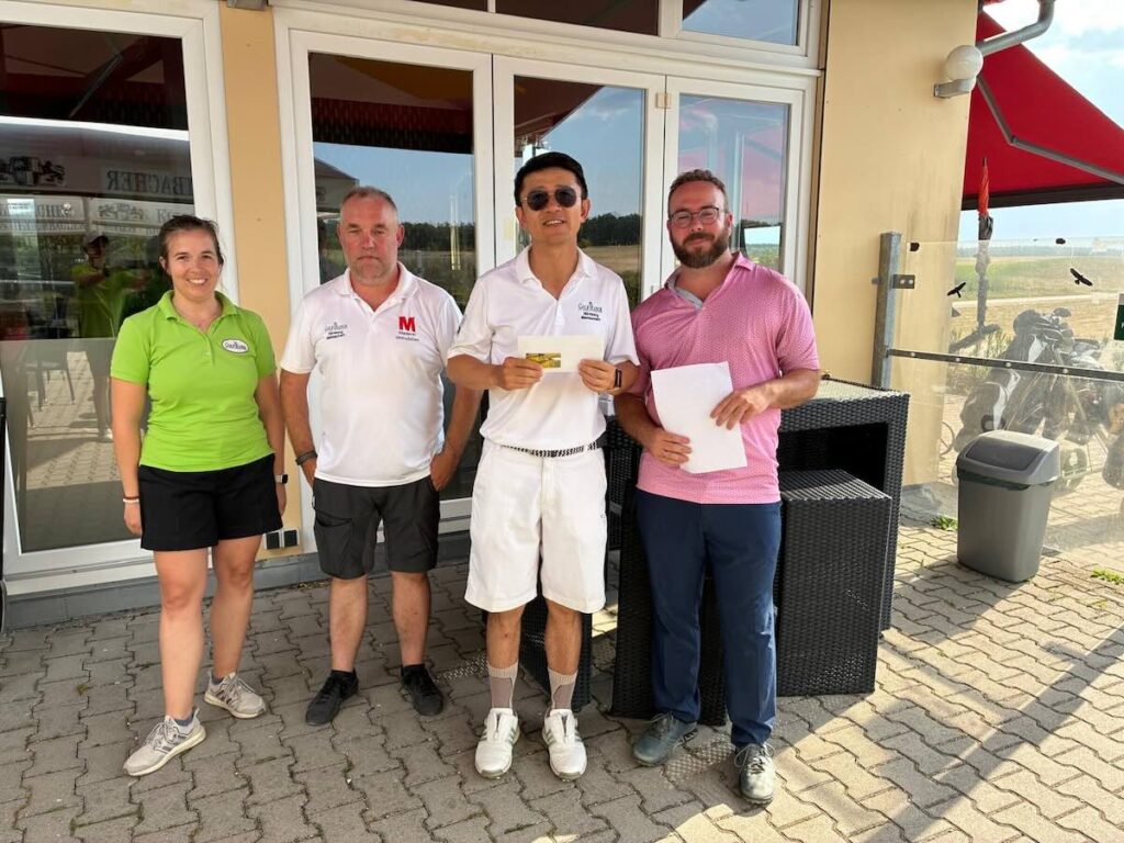 Maderer-immobilien-montagsturnier-nuernberg-brutto-herren-xinyu-liu | Maderer Immobilien Xinyu Liu, Sieger Der Brutto-wertung Der Herren Beim 14. Maderer Immobilien Montagsturnier Auf Der Golfrange Nürnberg.