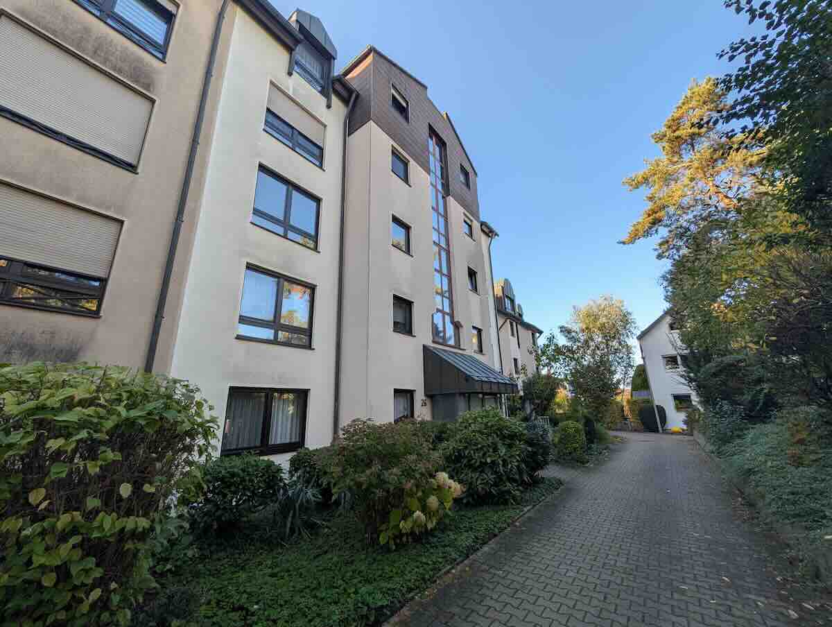 Kürzlich Aufwendig Sanierte Fassade Des Mehrfamilienhauses in Nürnberg – Maderer Immobilien.