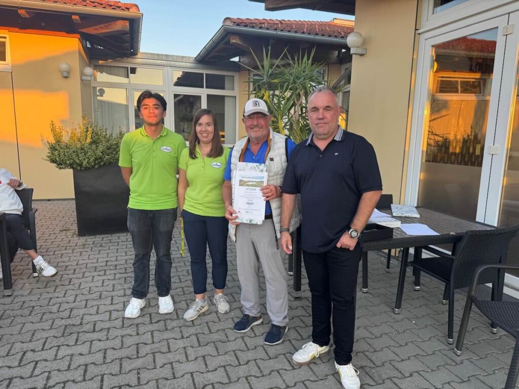 Thomas Bollens Gewinnt Die Tageswertung Der Netto Klasse a Beim Saisonfinale Auf Der Golfrange Nürnberg.