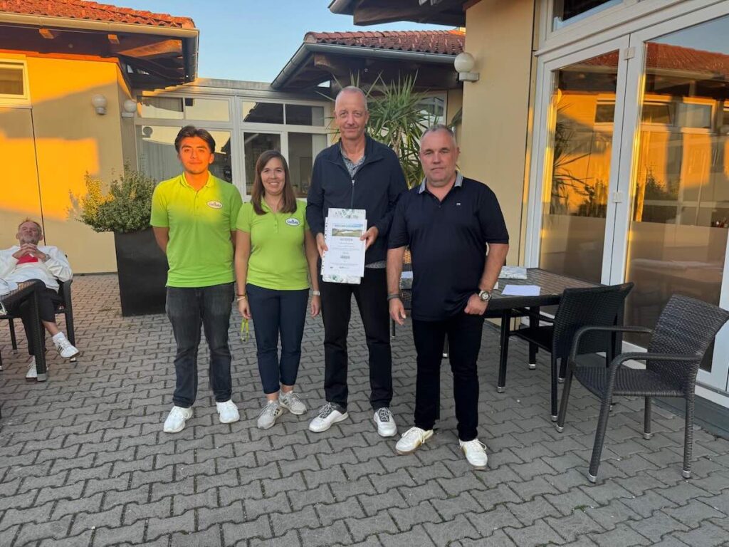 Andreas Gropp Wird Beim Finale Der Maderer Immobilien Montagsturniere 2026 Als Jahresranglistensieger Der Netto Klasse B Geehrt.