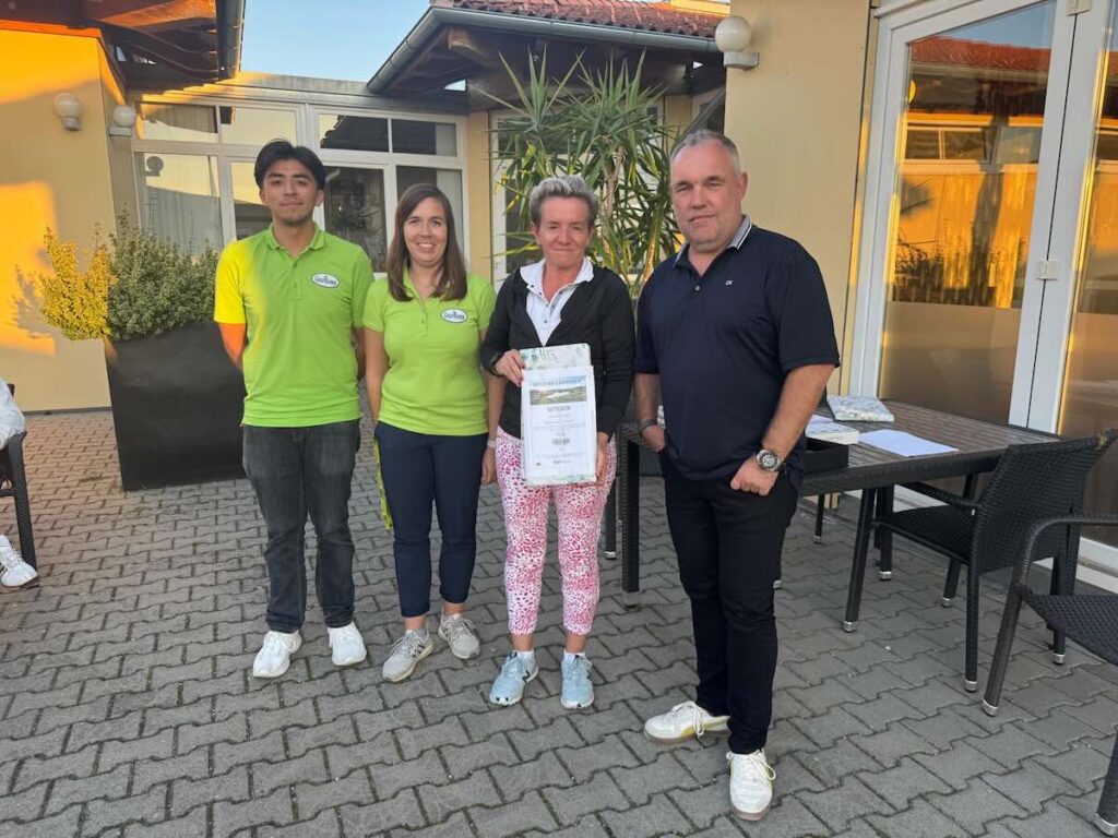 Simone Leuchauer Freut Sich über Ihre Auszeichnung Als Rookie of the Year 2026 Der Maderer Immobilien Montagsturniere.